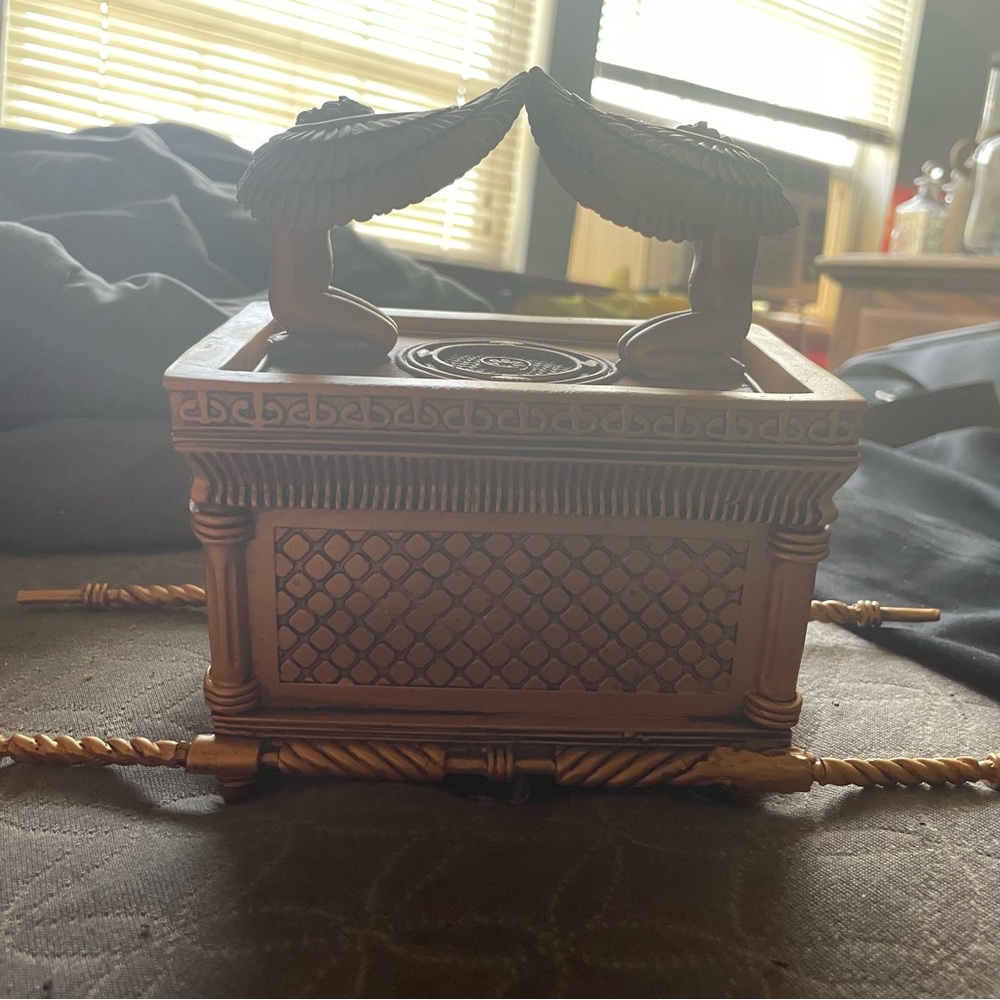 Ark Of The Covenant statuette